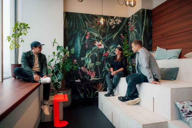 Gespräch im FLOWD Office